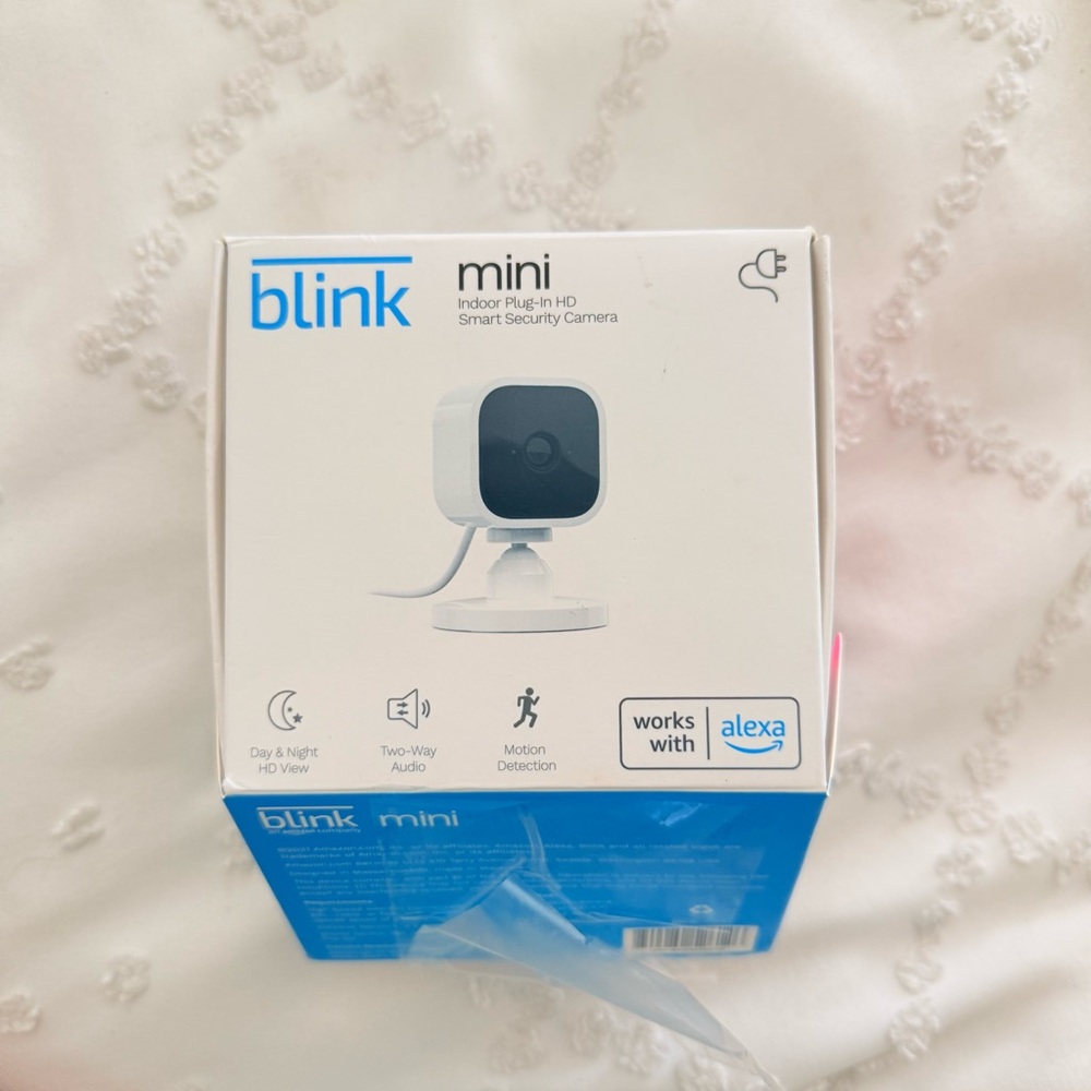 Blink Mini Indoor Plug-in HD Smart Security Camera